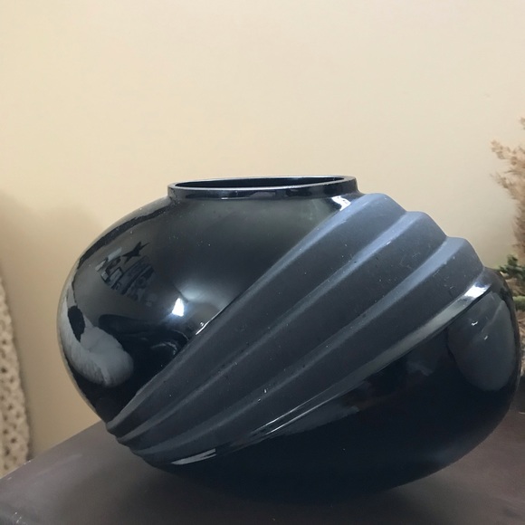 Vases - Picture 3 of 5